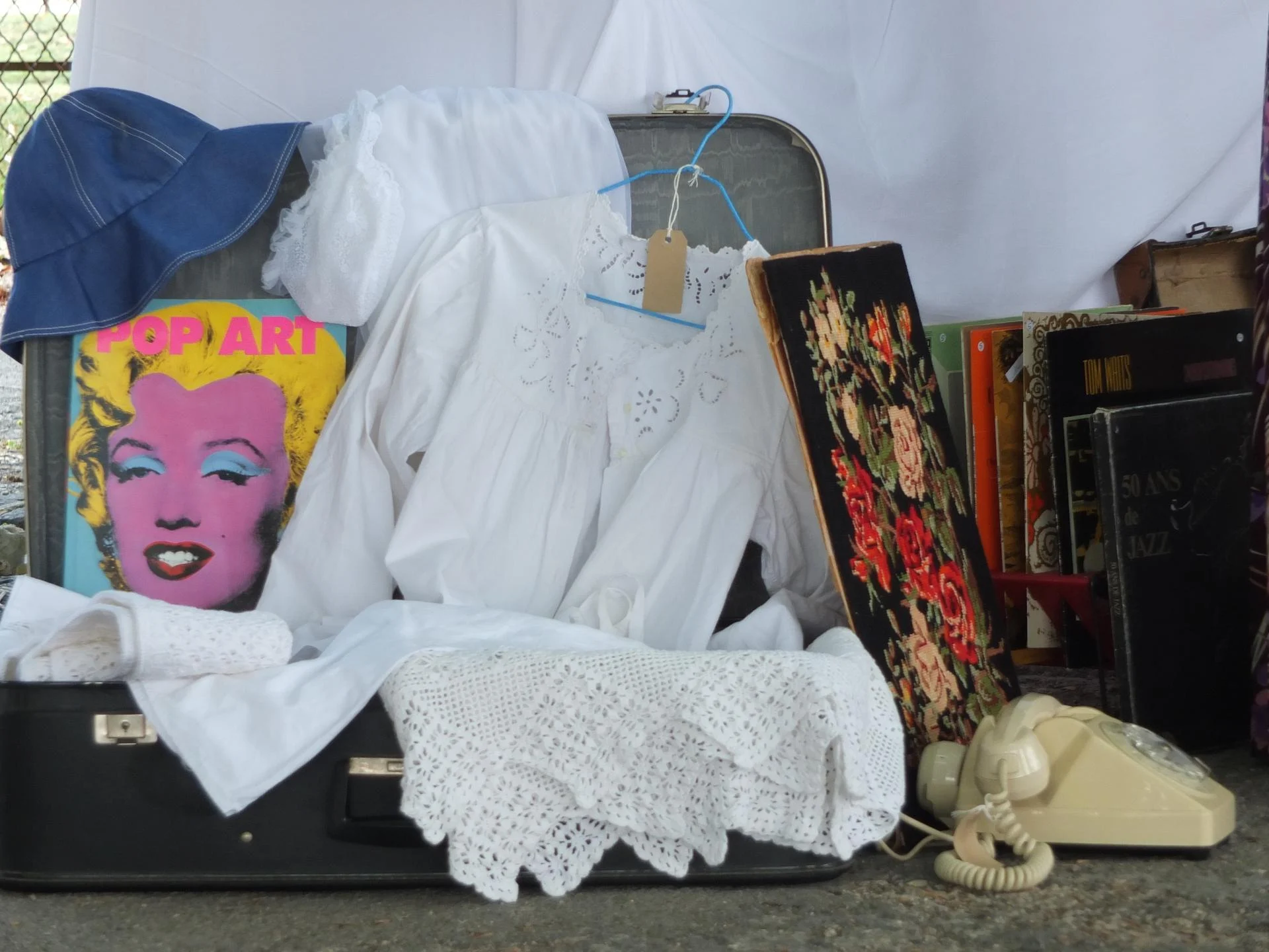 Sur les marchés des brocanteurs...